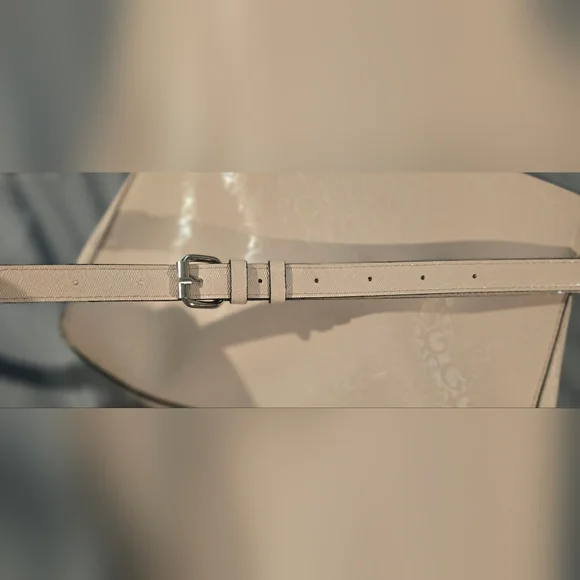 Guess Medium Satchel Purse - Picture 9 of 11